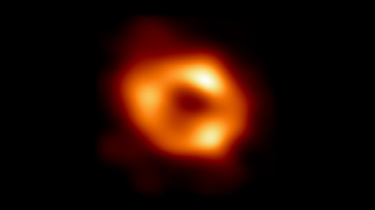 우리 은하 `블랙홀` 이미지 첫 포착…지구에 가장 가까운 블랙홀